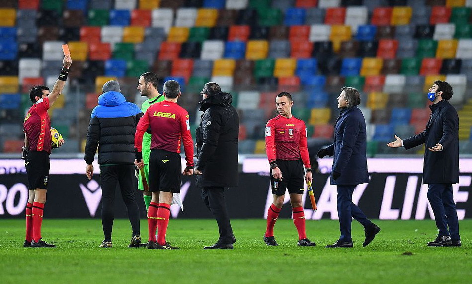 球队施展团队合作，共同致胜，士气大振