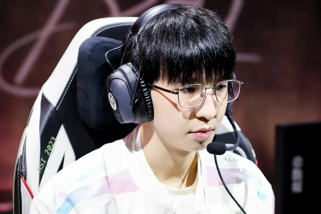 开云APP-SHR力克BRO，Zeus线上压制力十足宿命之战淘汰赛，留下经典瞬间