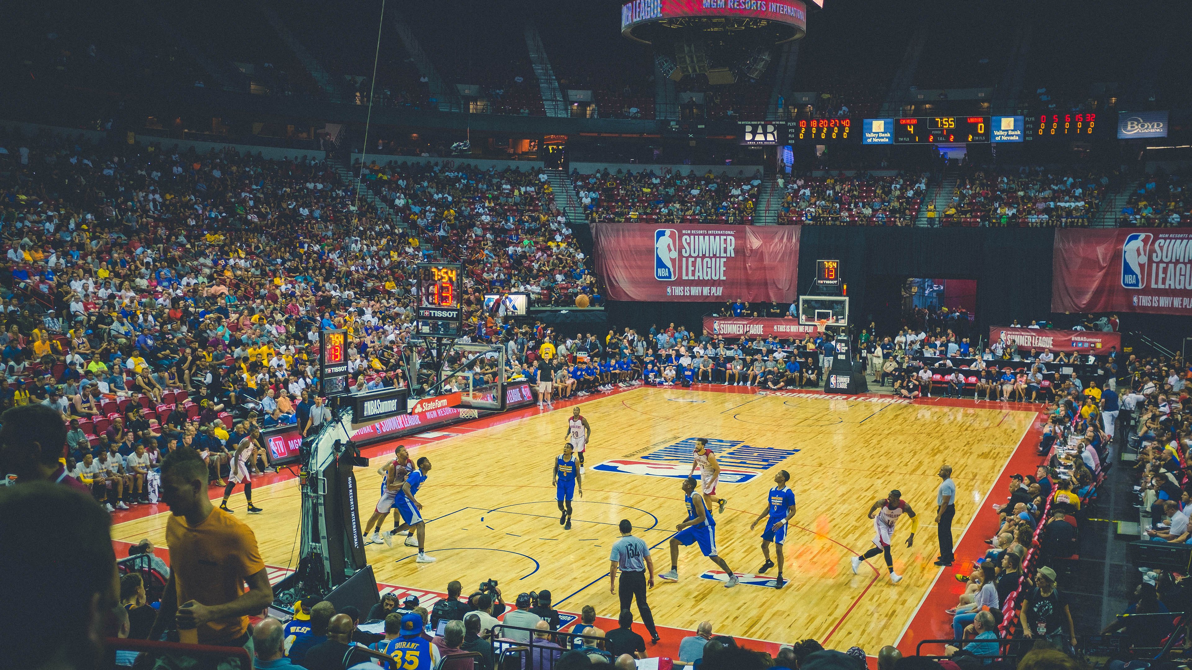 非洲雄狮咆哮欧洲!喀麦隆斩落黄色潜水艇,范戴克化身定海神针